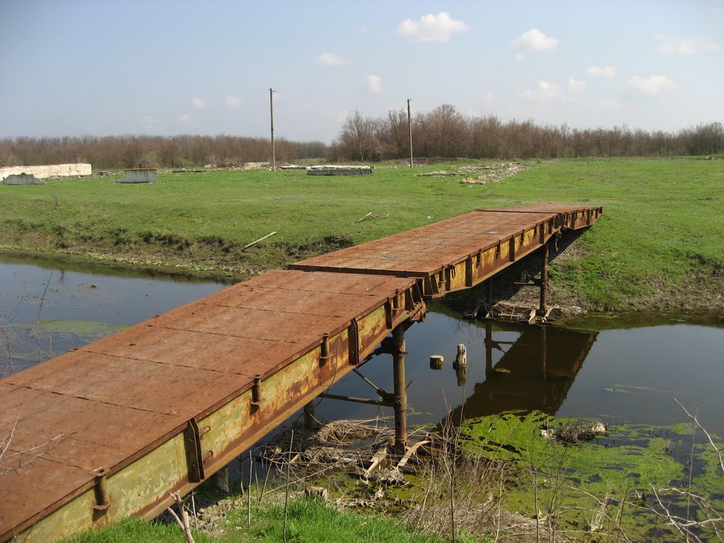 ТММ-3  (тяжелый механизираванный мост) - то немногое, что осталось от воинской части, Сарата