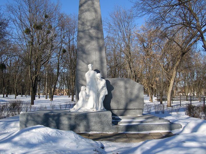 Памятник, Гадяч