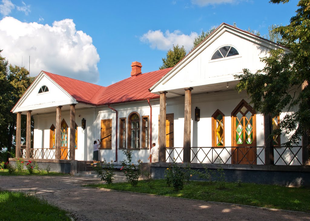 Музей Гоголя. Задний фасад, Гоголево