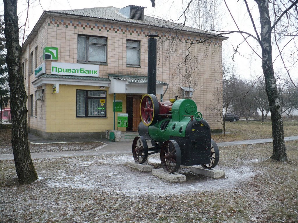 Old locomobile at Dykanka. December, 2008, Диканька