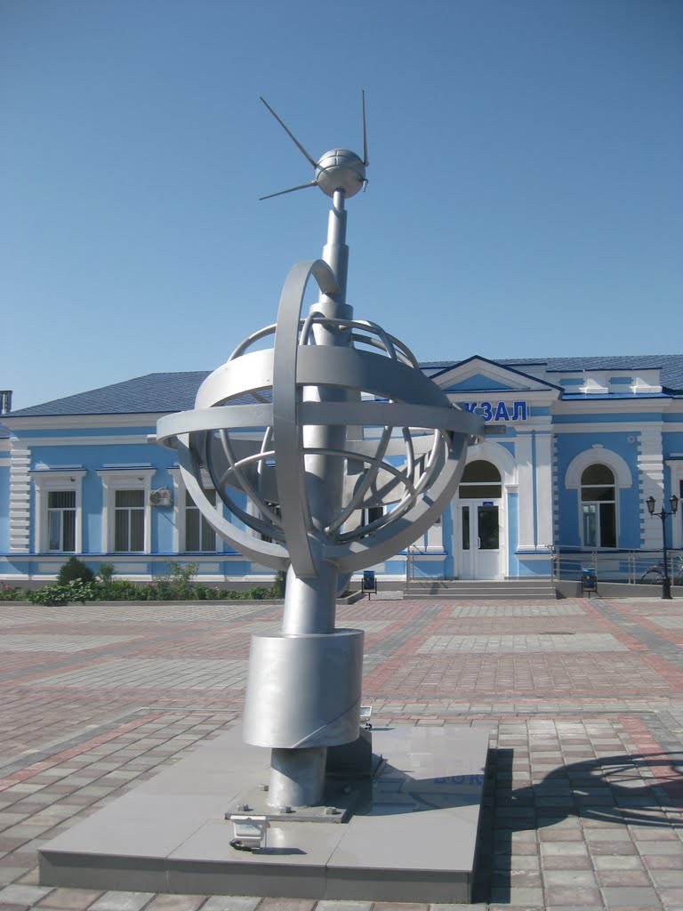 Памятник, Карловка