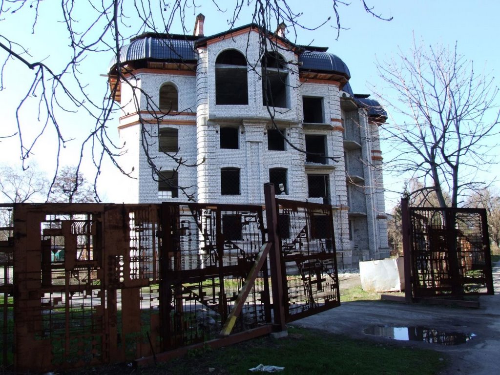 Building. Apr 2006, Кременчуг