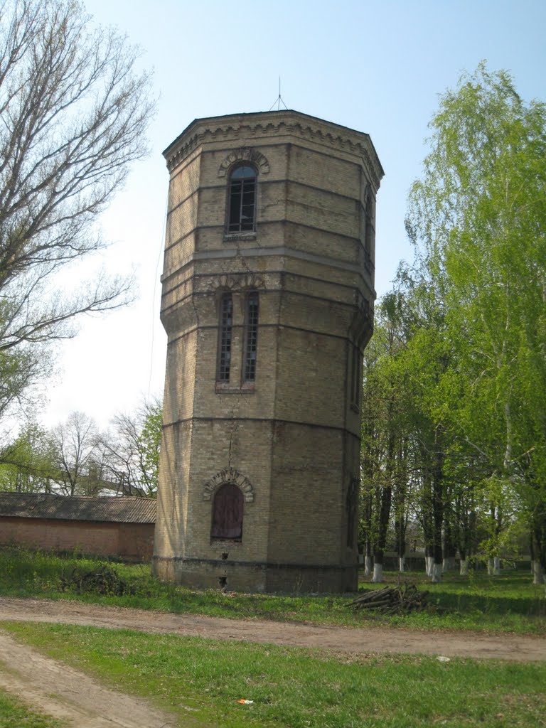 Водонапірна башта біля залізничного вокзалу в Пирятині, Пирянтин