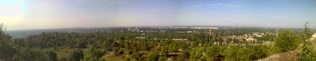 Панорама с западных отвалов карьера ПГОКа (вид на город Комсомольск), Комсомольск