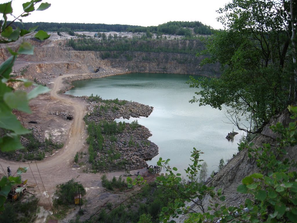 Granite quarry. Depth >70 m., Клесов