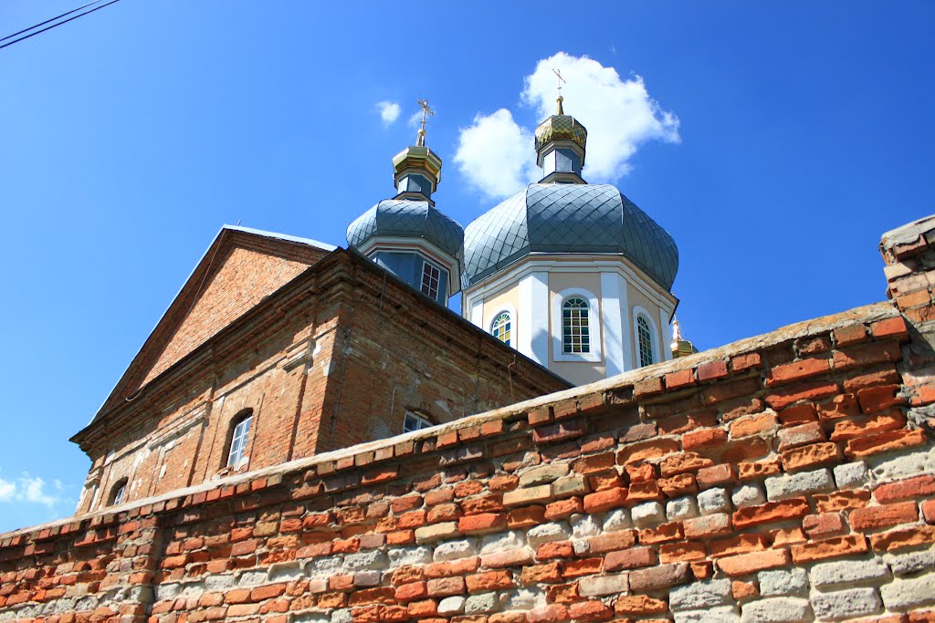 Korets. Walls and domes of the Ressurection skete., Корец