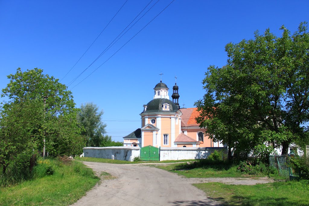 Korets. Polish Roman Catholic church from the village street., Корец