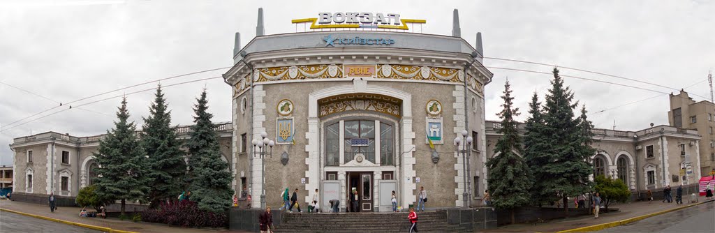 Вокзал станції Рівне, Ровно