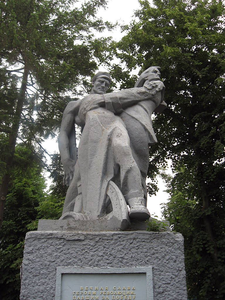 памятник охтирським революціонерам ♦ monument to the revolution fighters, Ахтырка