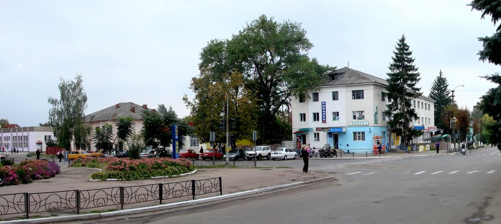 перехрестя вулиць Леніна та  1Травня -  street intersection  of Lenin and 1 May, Белополье
