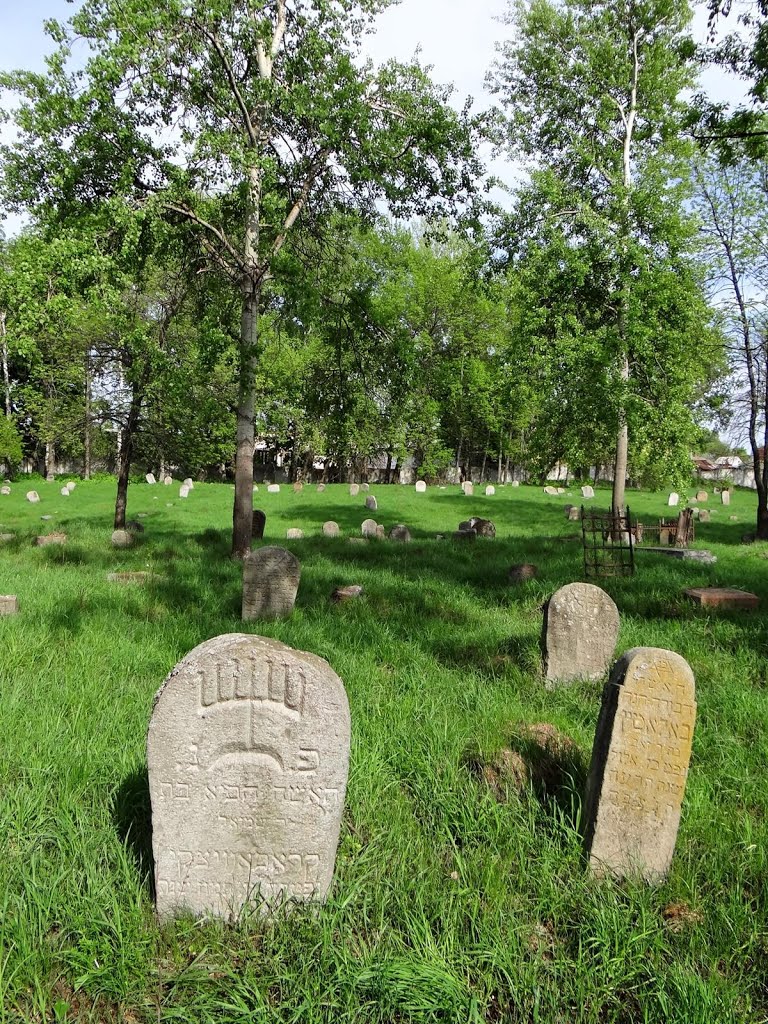 Глухів -  мацева з менорою, Hluhiv - jewish cemetery, Глухов - еврейское кладбище, Глухов