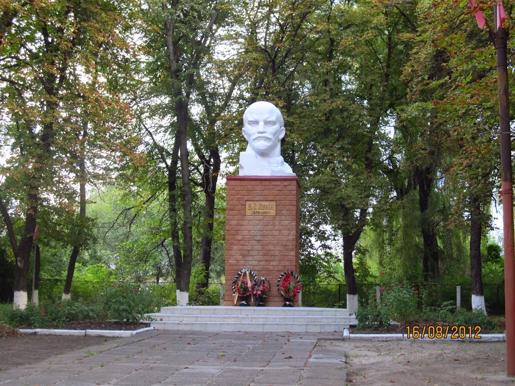 Памятник Владимиру Ильичу Ленину (Ульянову) foto-planeta.com, Лебедин