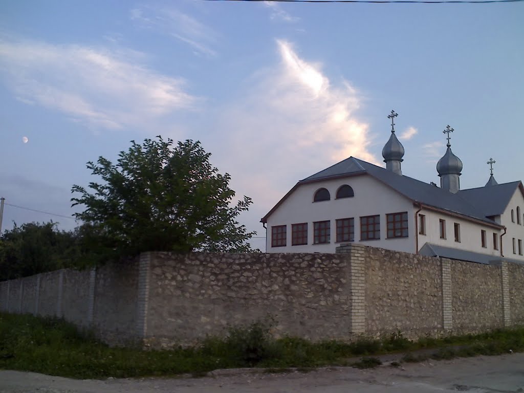 Монастир (на розі вул. Шкільна і Хмельницького), Великі Бірки, 2011, Великие Борки