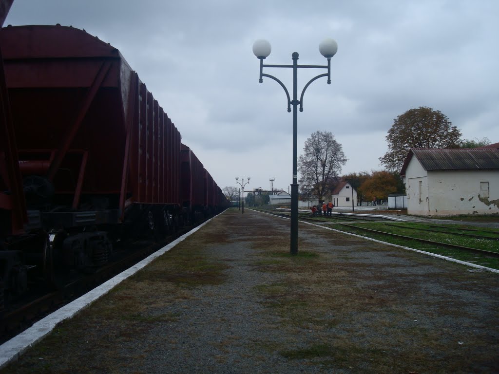 Станция Гусятин. Пассажирская платформа. Вид в сторону тупика, Гусятин