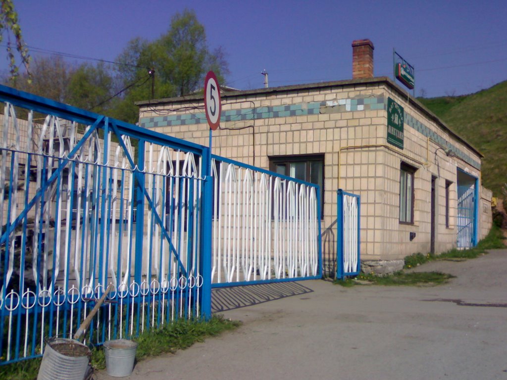 Пивоварня в Микулинцях (Brewery factory in Mikulintsy), Заложцы