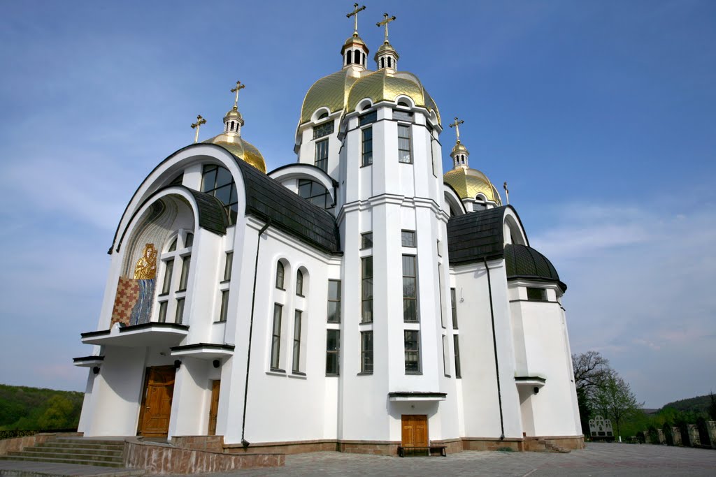 Зарваниця, cathedral of Our Lady (2000, arch. М. Нетрибяк constr. Т. Григель), Золотники