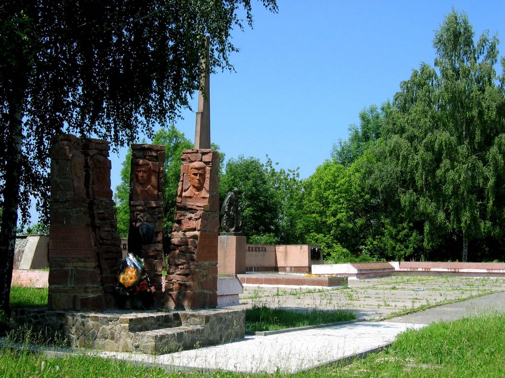 Lanivtsi - soviet heroes monument / Ланівці - монумент радянським героям, Лановцы