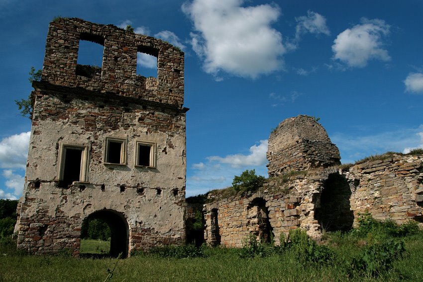 ruins of Uhornytsky Basilian monastery, dated by 1716, Теребовля