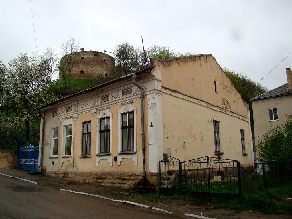 Теребовля - будинок біля замку, Terebovlya - house near castle, Теребовля
