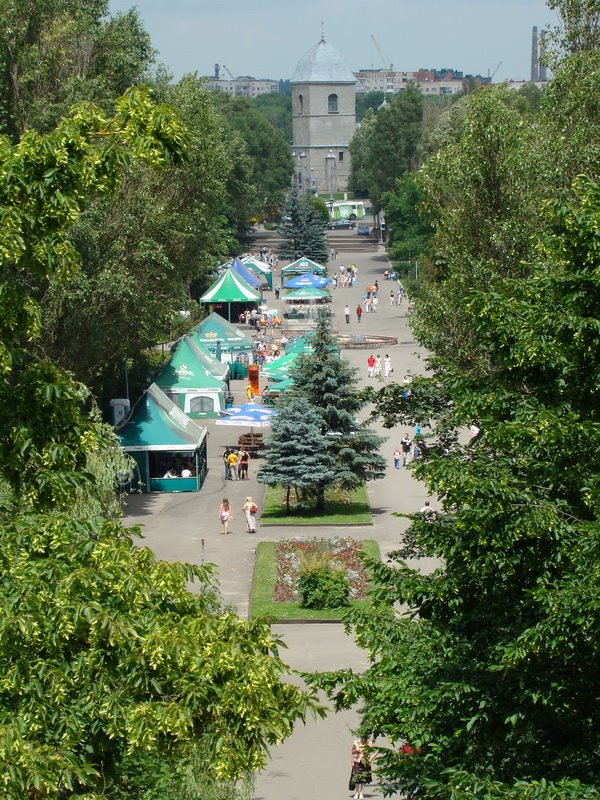 Вид на парк и храм Воздвижения, Тернополь