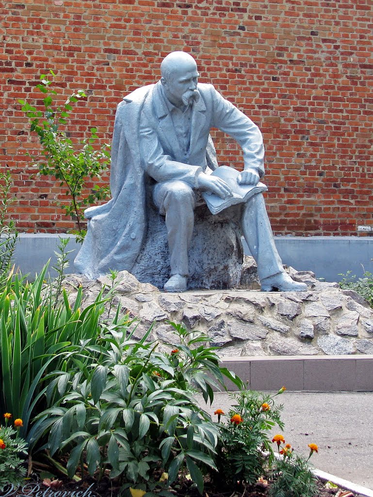 Памятник Т.Г.Шевченко в пгт Великий Бурлук, Великий Бурлук