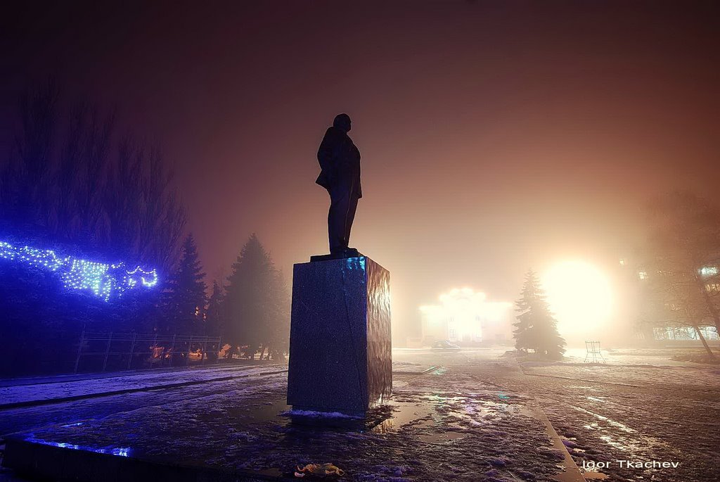 Памятник В.И. Ленину на площади, Изюм