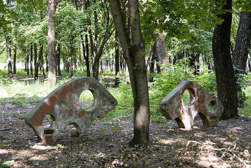 Concrete bisons at former playground in city park of Lozovaya (Lozova), Ukraine, 2007, Лозовая