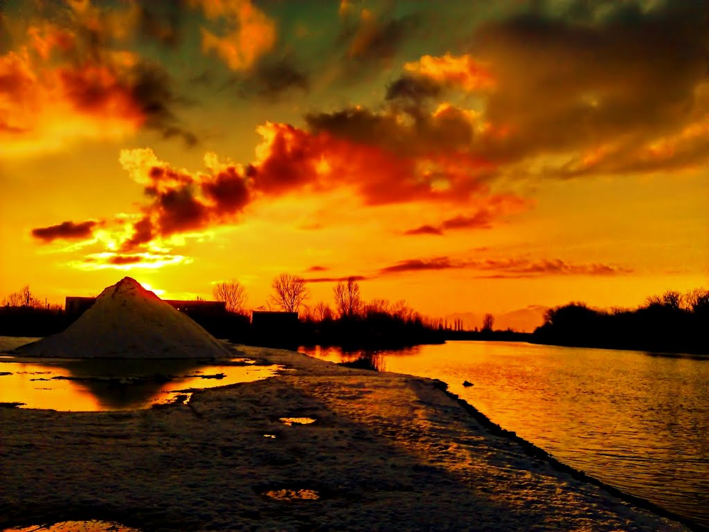 Winter sunset on the Konka river, Великая Александровка