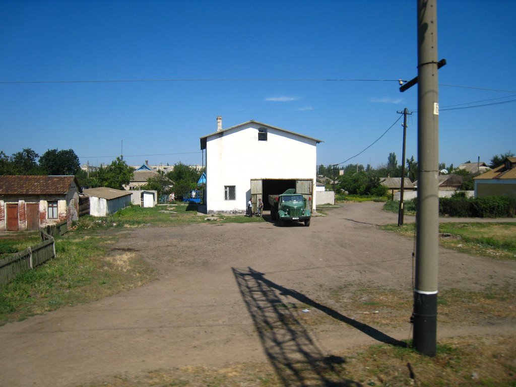 Гараж. A garage., Горностаевка