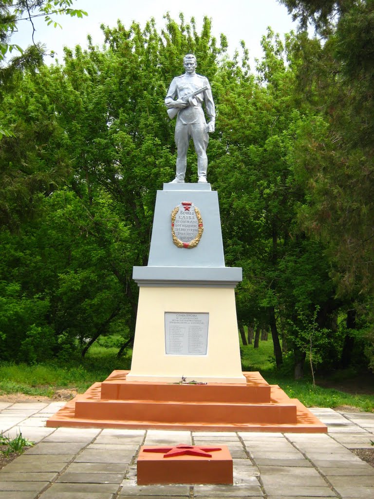 Памятник воинам освободителям Калининска, Калининское