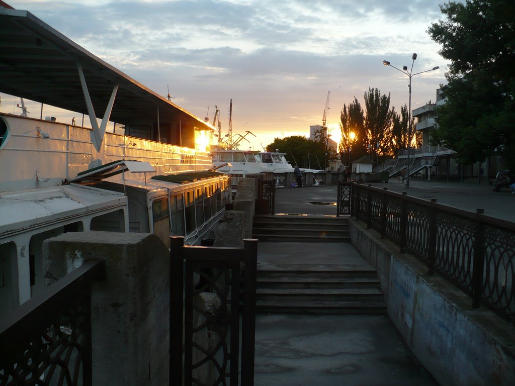 Evening at ship depot, June, 2009, Херсон