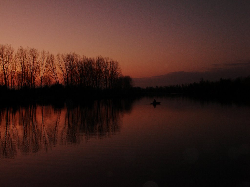 Одинокий рыбак. Вечером на Конке / Single fisherman. In the evening on the river Konka, Цюрупинск