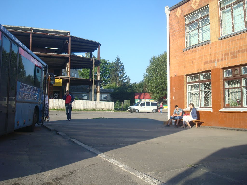Автостанция в Красилове, Красилов