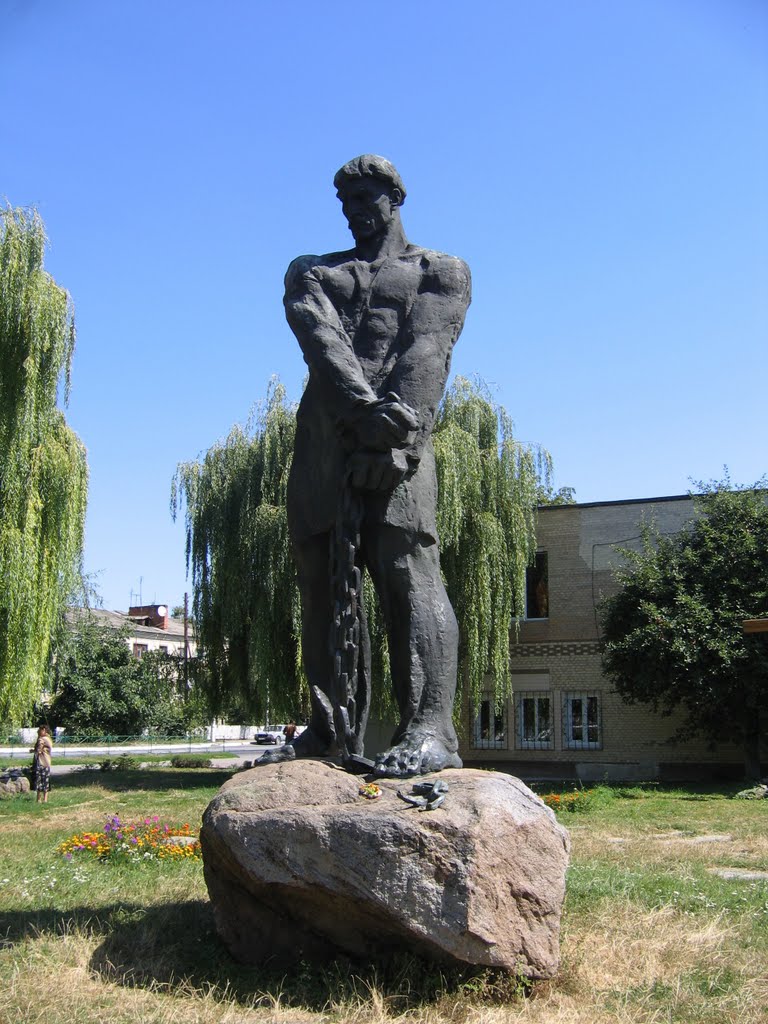 Памятник Кармалюку, Летичев