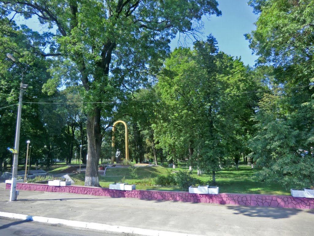 Letychiv, Oblast Chmelnyzkyj - Im Park dieses schöne Monument, Летичев
