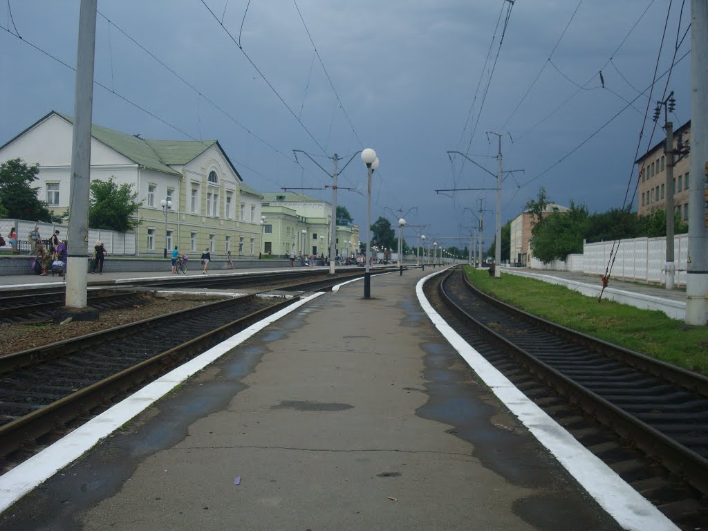 Станция Шепетовка. Вторая платформа. Вид в сторону Ровно, Шепетовка