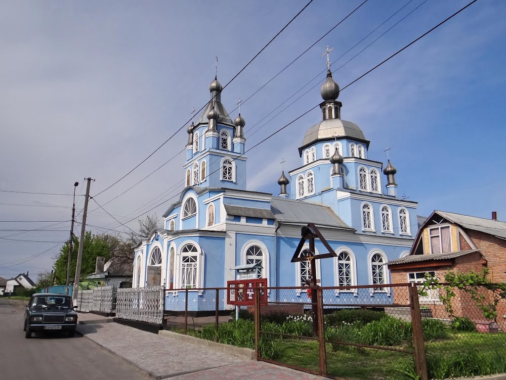 Камянка - Миколаївська церква в тенетах дротів, Каменка