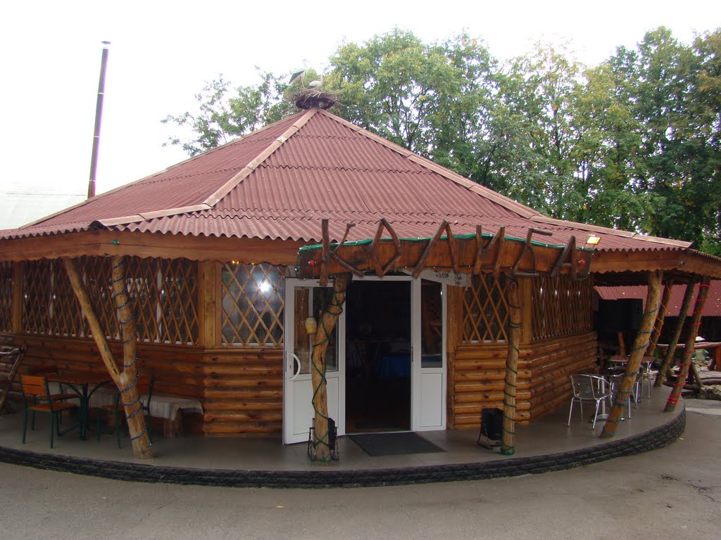 м.Камянка ресторан "КОЛИБА" центральний вхід, Каменка