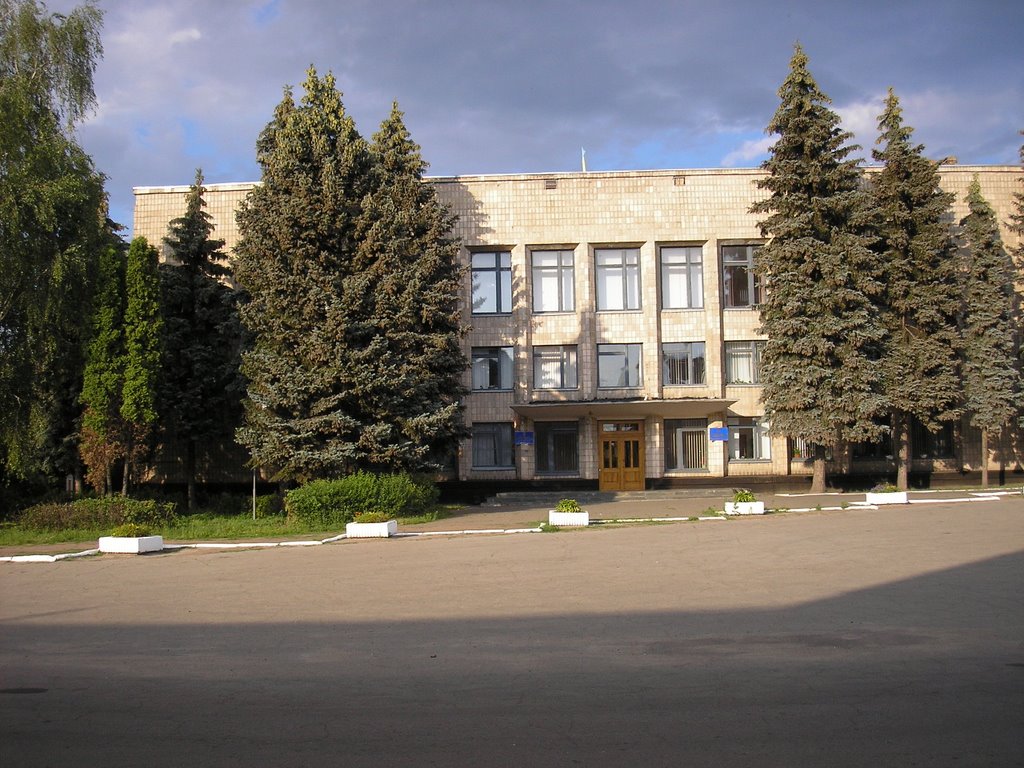 Адмінбудівля Бобровицької райдержадміністрації, Бобровица