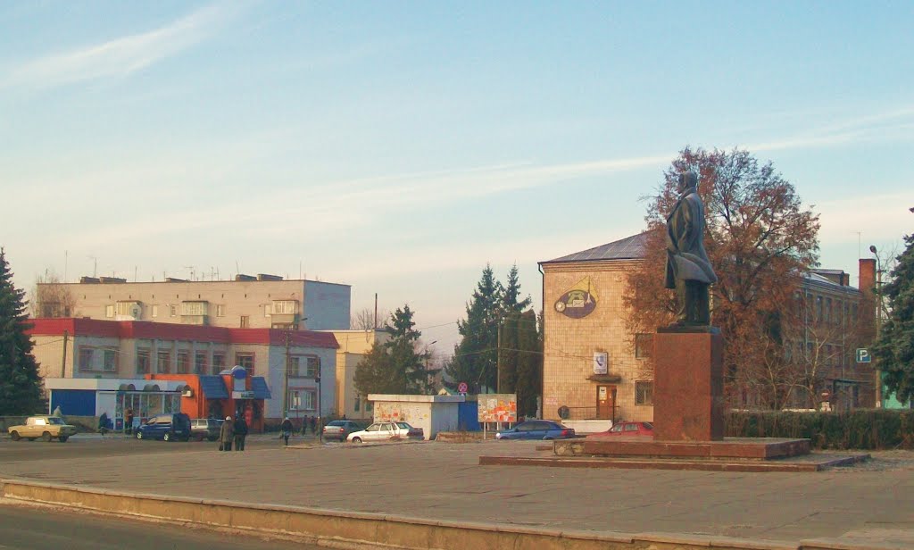 Центральна площа, Ленін і пошта, Ичня
