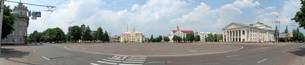 Чернигов: панорама главной площади города, Чернигов