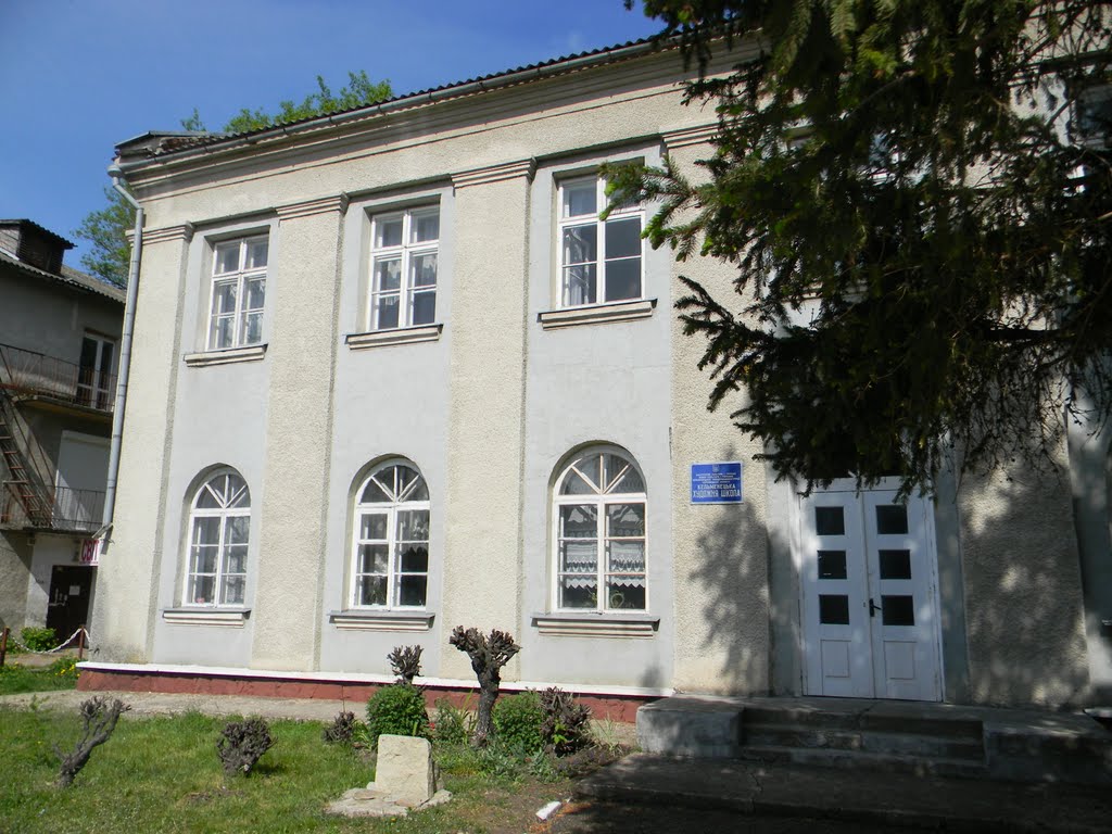 Художественная школа, Кельменцы