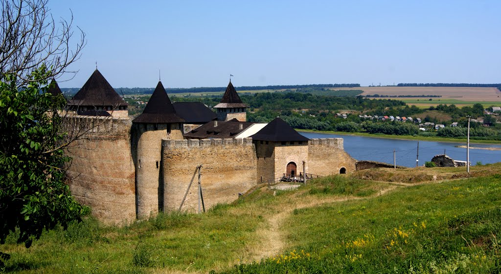 Khotyn castle over Danube, Хотин
