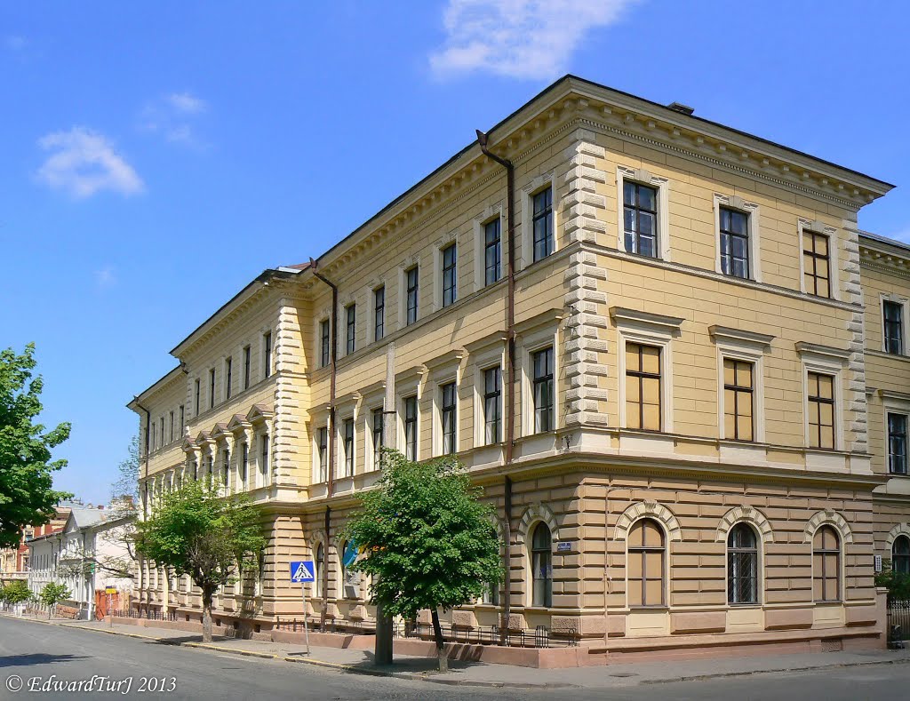 University (1875), Черновцы
