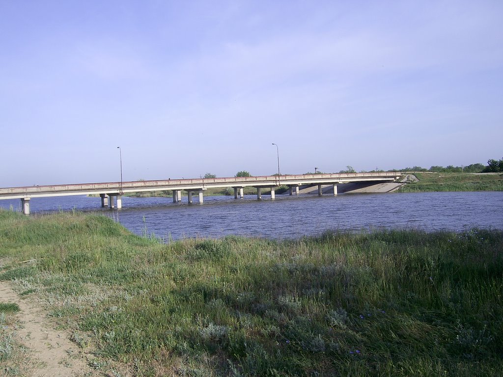 Мост через Северо-Крымский канал на выезде из Армянска, Армянск
