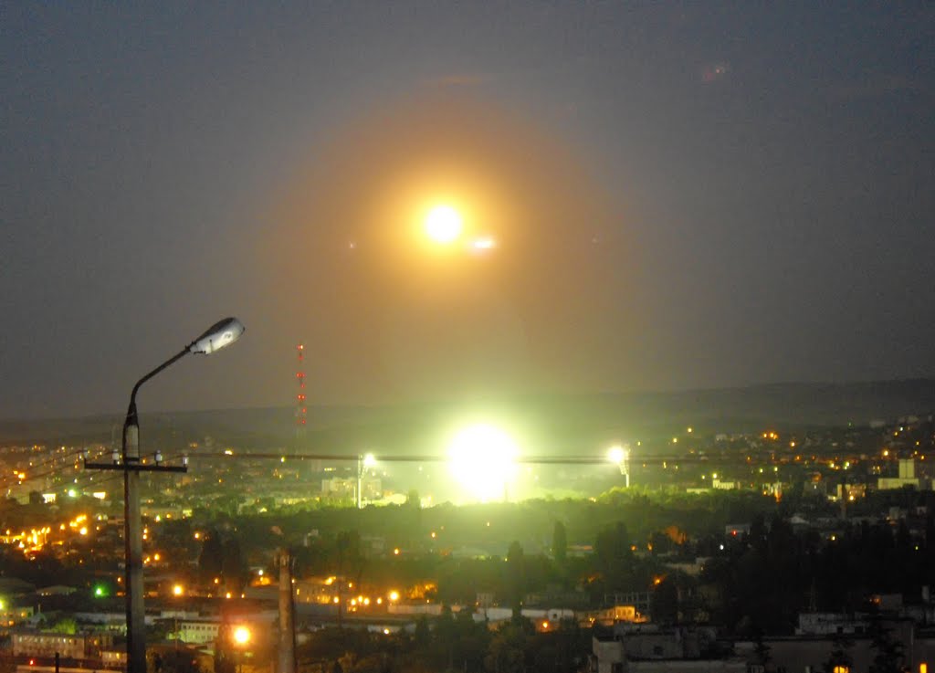 Big red moon over the stadium. Ночное солнце., Мисхор
