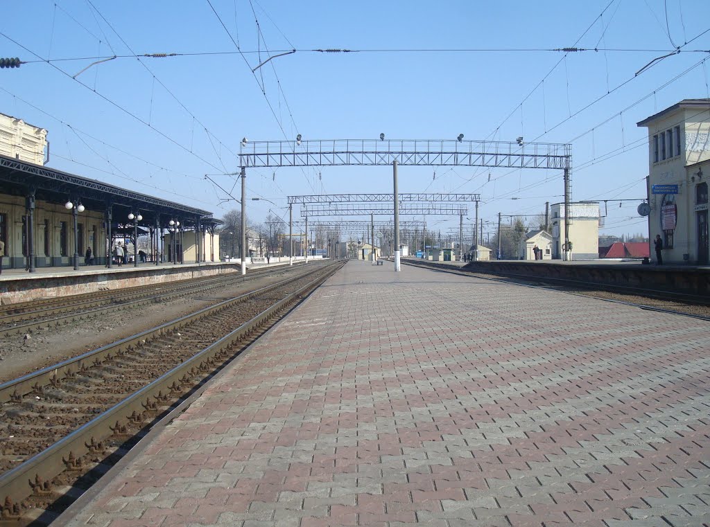 Станция Жмеринка. 2 и 3  платформа. Вид в сторону Котовска, Жмеринка
