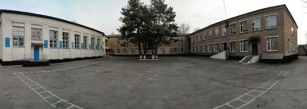 Внутренний двор в школе, Липовец