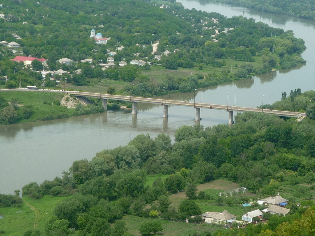 Вид на Молдавию, Днестр  с Бронницкого санатория (июнь,2013 г.), Могилев-Подольский