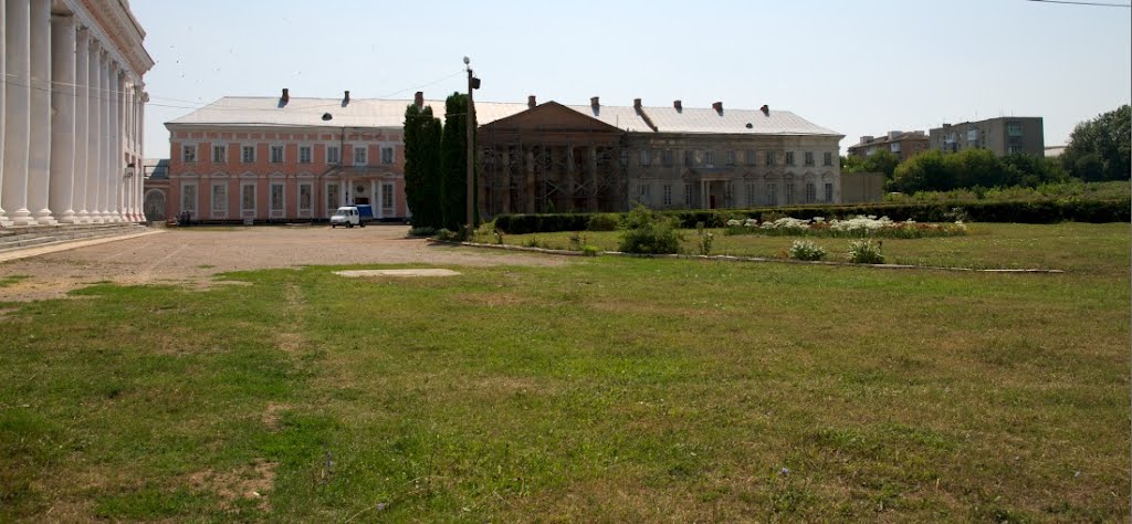 Дворец Потоцких в Тульчине. Июль 2012г, Тульчин